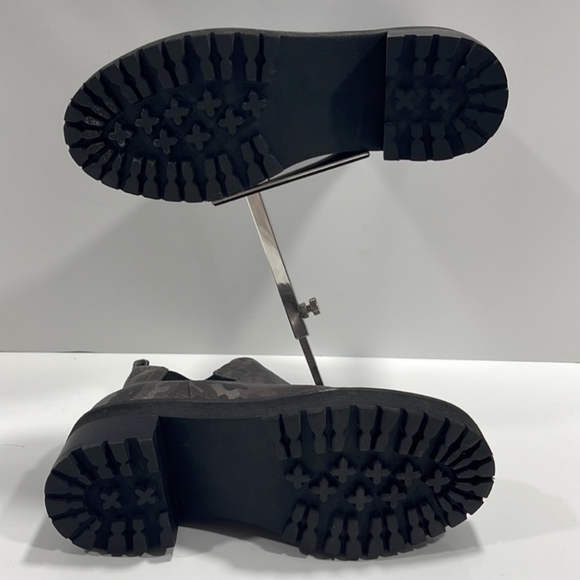 NEW Linea Paolo Metallic Grey Chelsea Boots - Picture 3 of 4